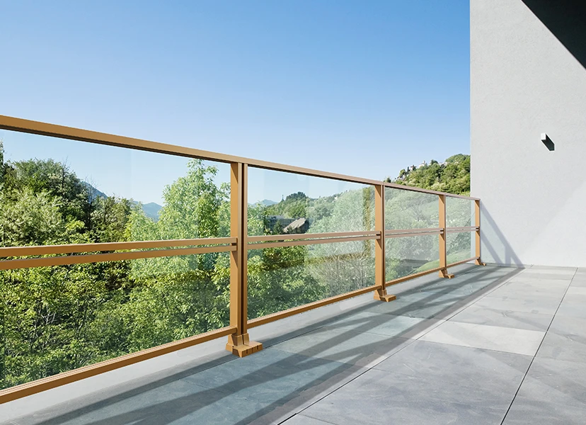 Garde-corps vitré finition vis de fixation apparentes Aluminium OCNITA